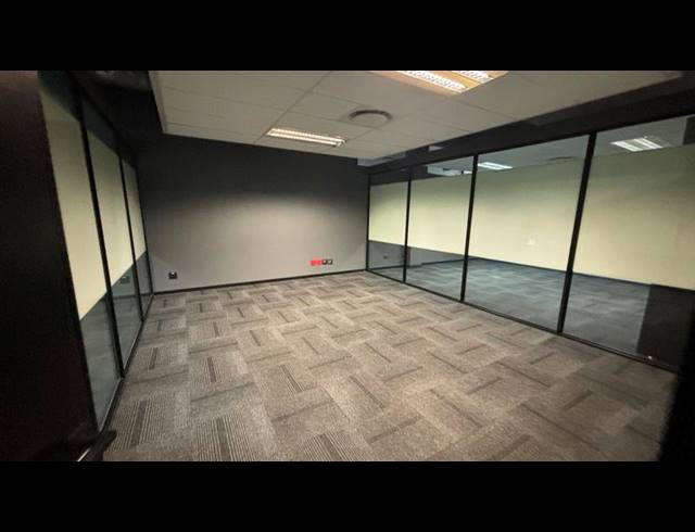 BUSINESS PROPERTY TO RENT IN PAARDEN EILAND